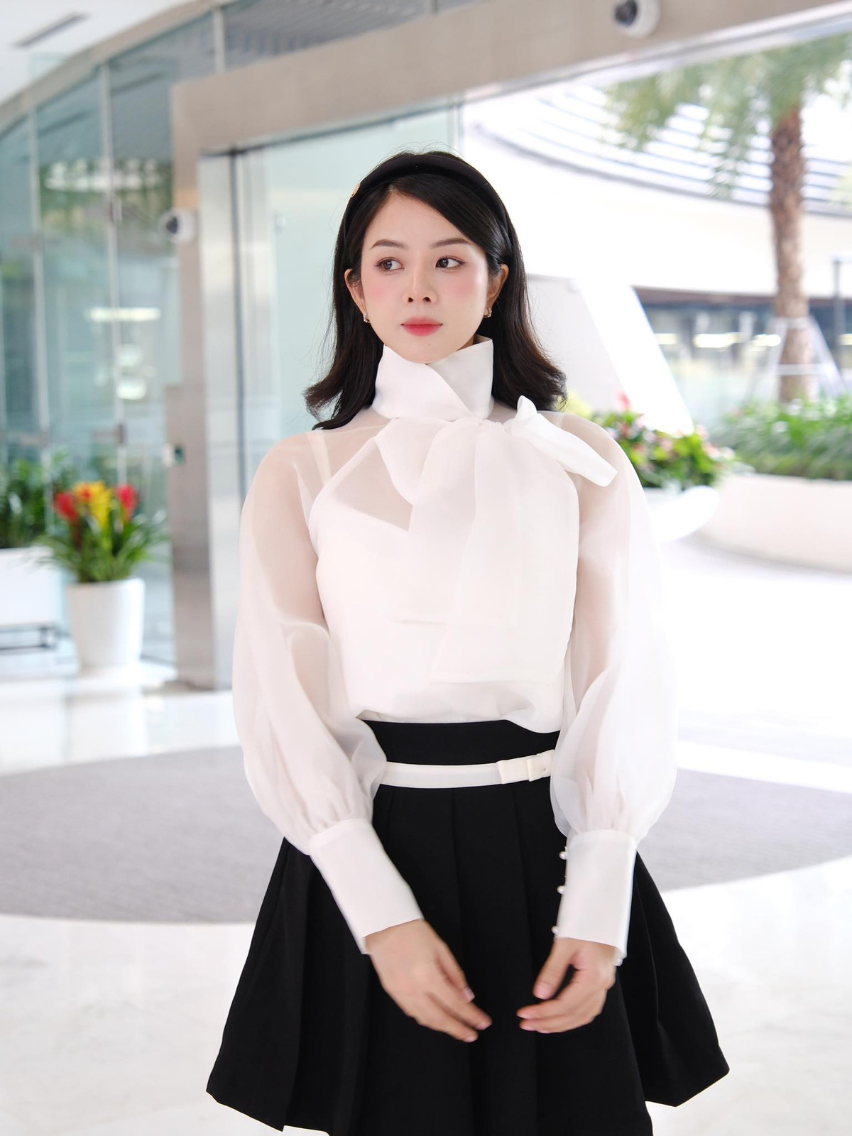 Đặc biệt, mỗi lần xuất hiện tại các sự kiện, DJ Mie đều chọn cho mình những bộ cánh sang trọng nhưng không kém phần táo bạo, giúp cô luôn trở thành tâm điểm.