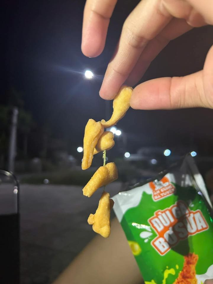 Dù không rõ nguồn gốc của sợi dây này là gì, nhưng hình ảnh được đăng tải khiến không ít người "toát mồ hôi" và không biết nên cười hay nên lo.