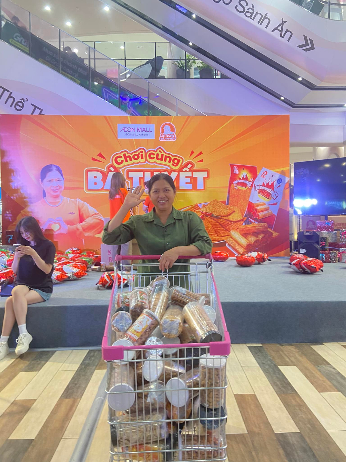 Hiện tại, các thông tin liên quan đến thương hiệu "Ăn cùng bà Tuyết" vẫn đang thu hút sự quan tâm từ đông đảo cư dân mạng.