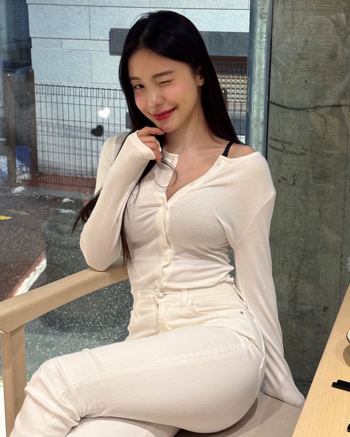 Lee Da Hye hiện đang là một trong những cổ động viên nổi bật nhất của giải bóng chày KBO nhờ nhan sắc cực phẩm và phong cách biểu diễn cuốn hút.