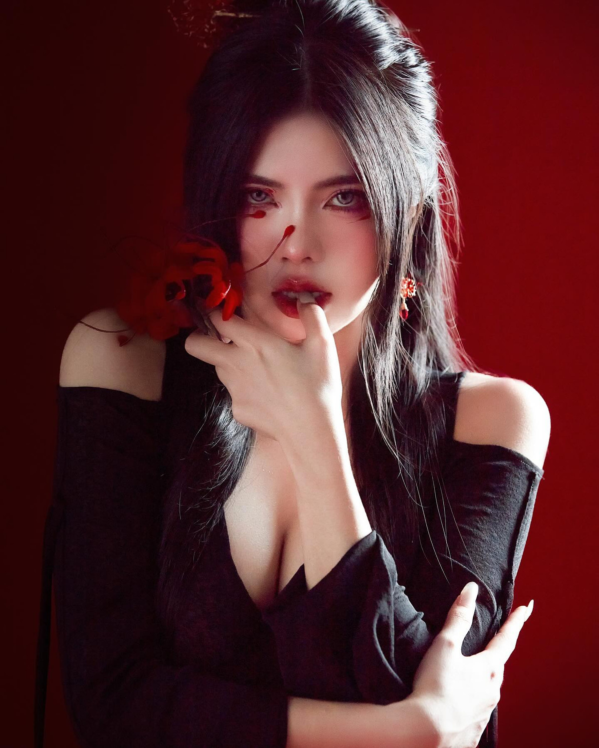 Năm 2021, cô chính thức trở thành MC của giải đấu VCS, tạo nên làn gió mới trong giới eSports nhờ sự kết hợp giữa nhan sắc, kiến thức về game và phong thái chuyên nghiệp.