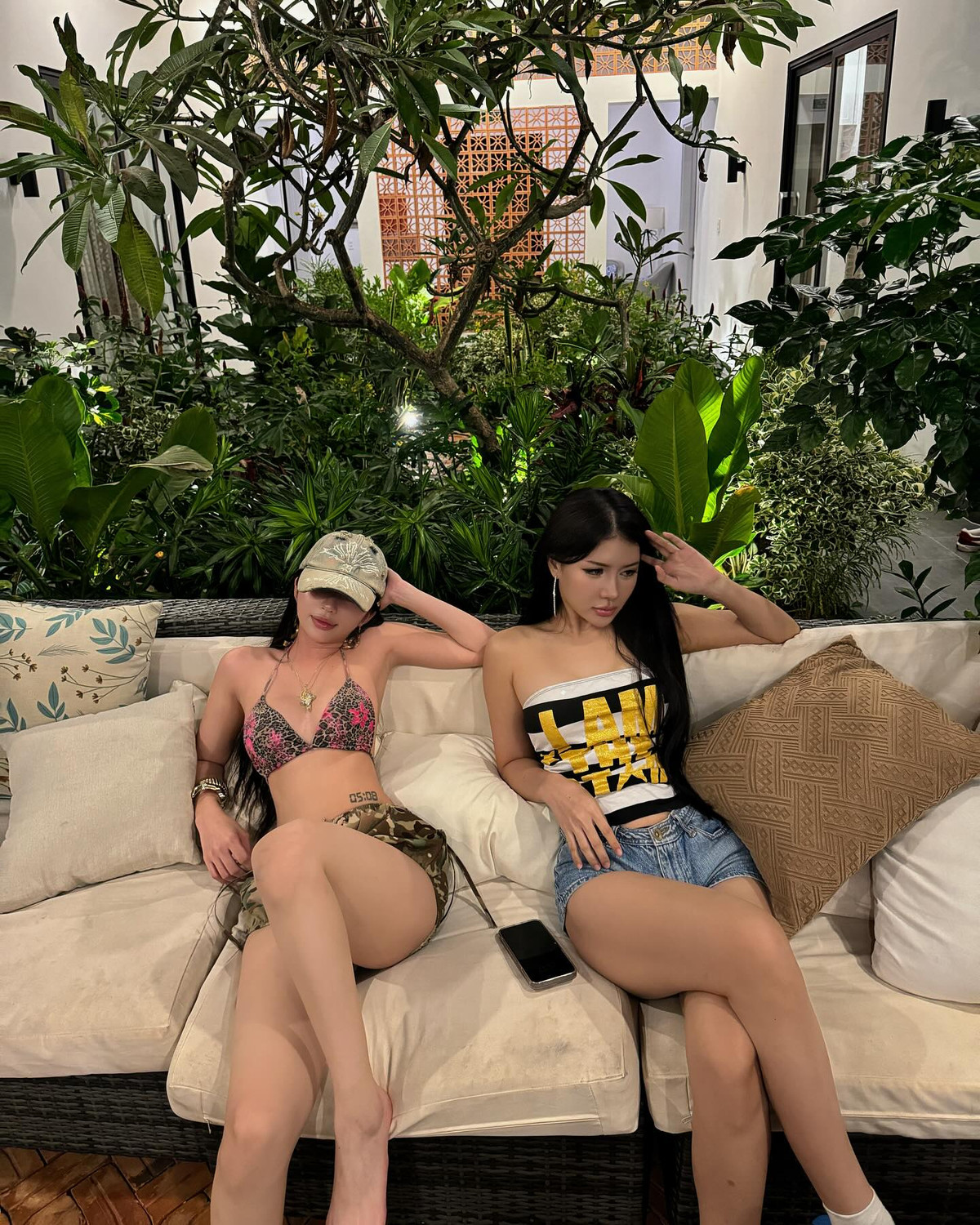 Quỳnh Như và Xuân Ca được xem là "cặp bài trùng" khi cũng theo đuổi phong cách gợi cảm.