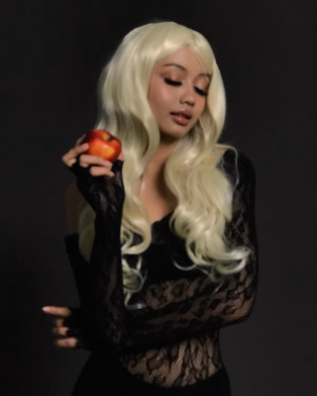 Yeehwa thỉnh thoảng vẫn thực hiện những bộ ảnh cosplay lại thần tượng của mình.