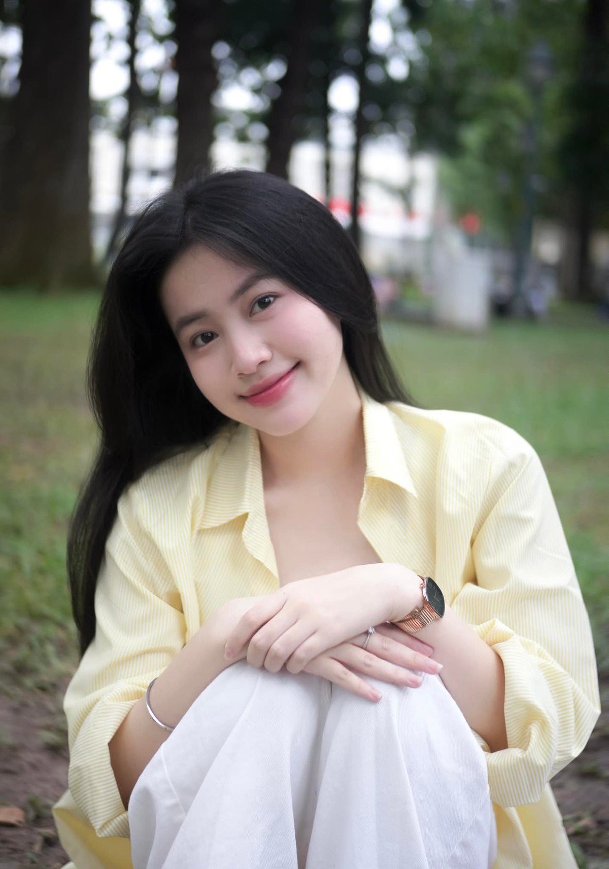 Nếu ai từng một lần bắt gặp Dương Thị Út Quyên - cô gái đến từ vùng đất Bình Định nổi danh với võ thuật - chắc chắn sẽ khó lòng quên được ánh mắt trong veo và nụ cười rạng rỡ của cô nàng.