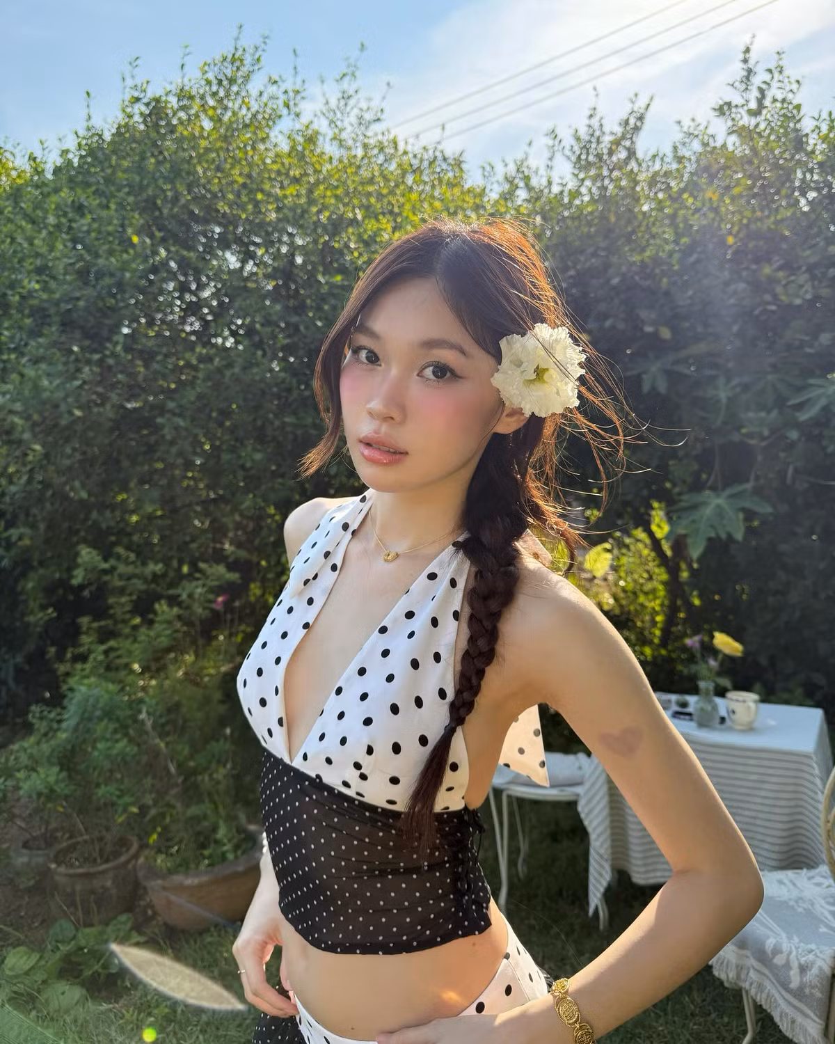 Vừa bước sang những ngày đầu hè, hot girl Ly Phạm đã nhanh chóng "gây thương nhớ" khi tung loạt ảnh mới với phong cách đầy tươi trẻ và rực rỡ.