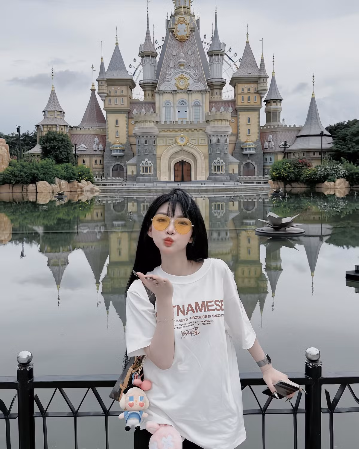 Cặp đôi Bùi Thu Trà và Xiang nhận về nhiều sự chú ý với những tương tác tình tứ trên mạng xã hội.