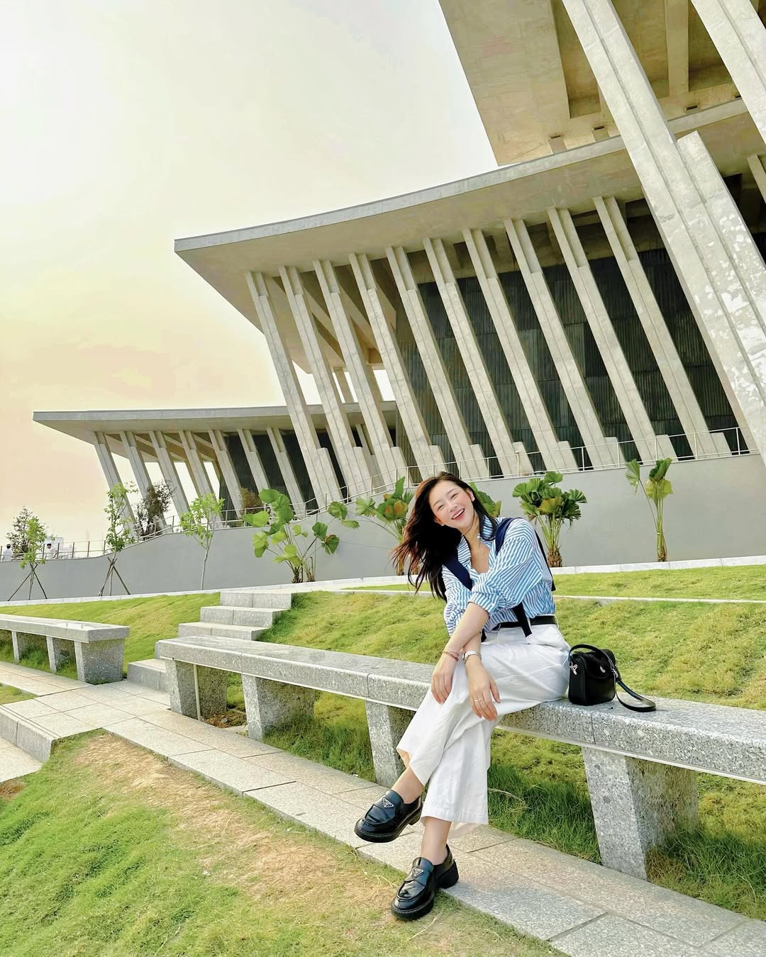 Không chỉ là một hot girl nổi bật trên mạng xã hội, Lê Chi còn được biết đến với gu thời trang tinh tế và phong cách sống tích cực.