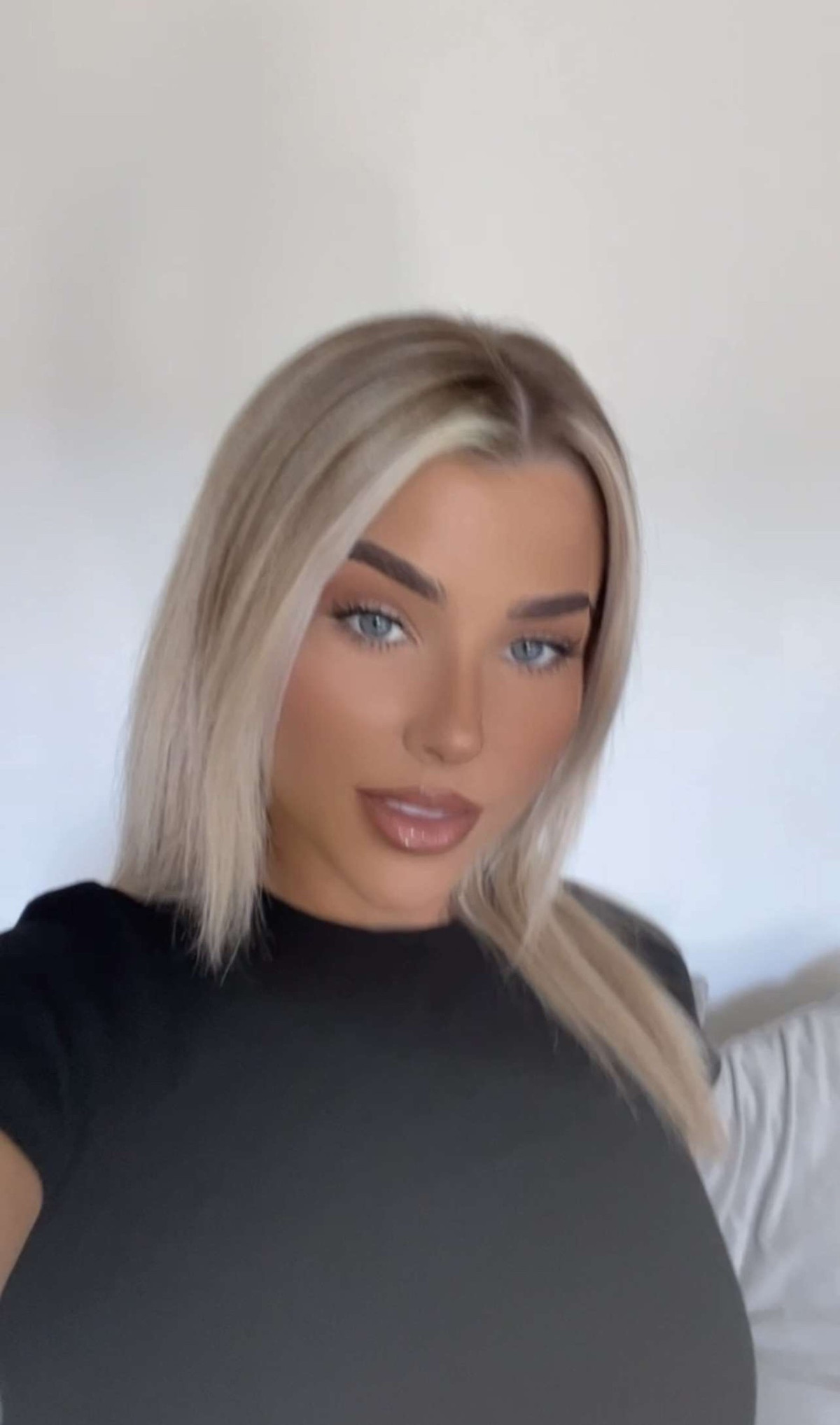 Sau khi ít tập trung cho việc thi đấu chuyên nghiệp, cô nàng chuyển hướng sang làm người mẫu và trở thành một trong những gương mặt đình đám trên mạng xã hội với lượng fan khủng.