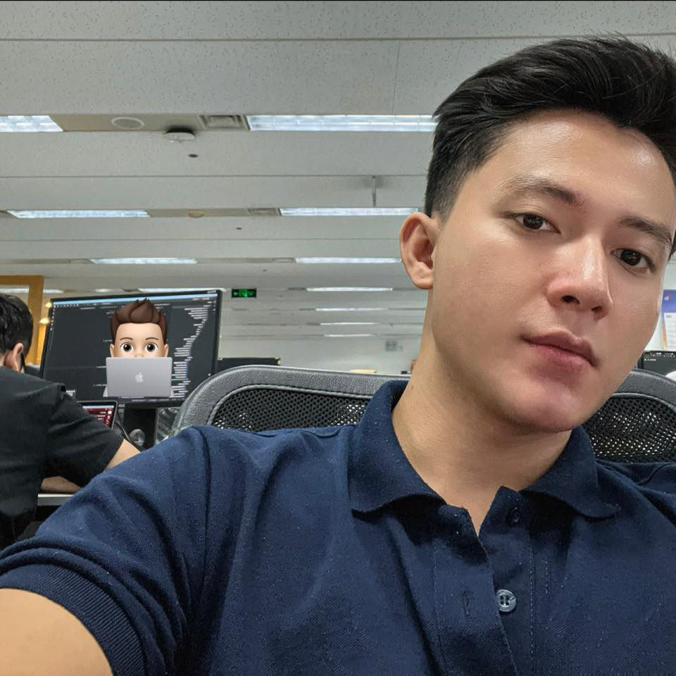 Trước đó, chiến sĩ công an này cũng từng nổi đình đám mạng xã hội khi hình ảnh của anh chàng trong bộ quân phục được một fanpage đăng tải.