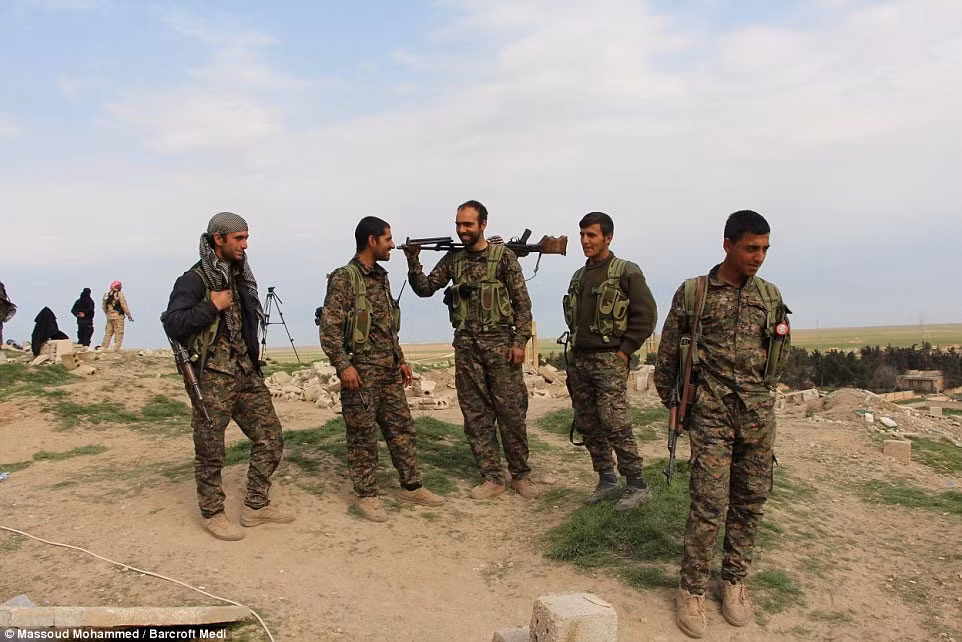 IS mat kiem soat duong tiep te quan trong Syria-Iraq