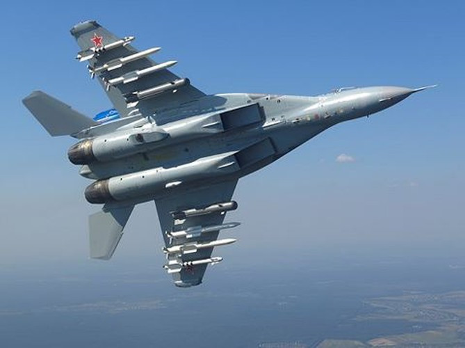 MiG-35 có chiều dài cơ bản 17,3 m; sải cánh 12 m; chiều cao 4,7 m và có trọng lượng cất cánh tối đa 29,7 tấn.