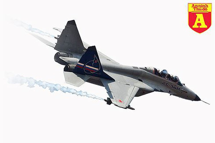 Các giá treo vũ khí có thể mang theo tất cả các loại vũ khí hiện đại nhất Nga đang sử dụng như: Vympel R-27, Molniya R-60 AA-8 Aphid, Vympel R-77 AA-12 Adder, Vympel R-73 AA-11 Archer…