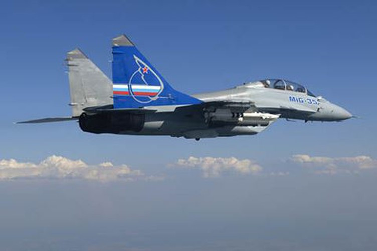 Ngoài 10 giá treo vũ khí, MiG-35 còn được trang bị một khẩu pháo 30mm Gryazev-Shipunov GSh-30-1 với 150 viên đạn, chuyên sử dụng trong cận chiến.