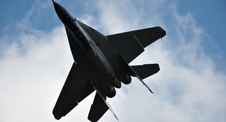 Hãng Mikoyan đã ôm đồm khi lắp đặt quá nhiều thiết bị, khiến cho MiG-35 nặng hơn tới gần 9 tấn so với MiG-29. Điều này làm mất đi ưu thế của một chiến đấu cơ hạng nhẹ hai động cơ.