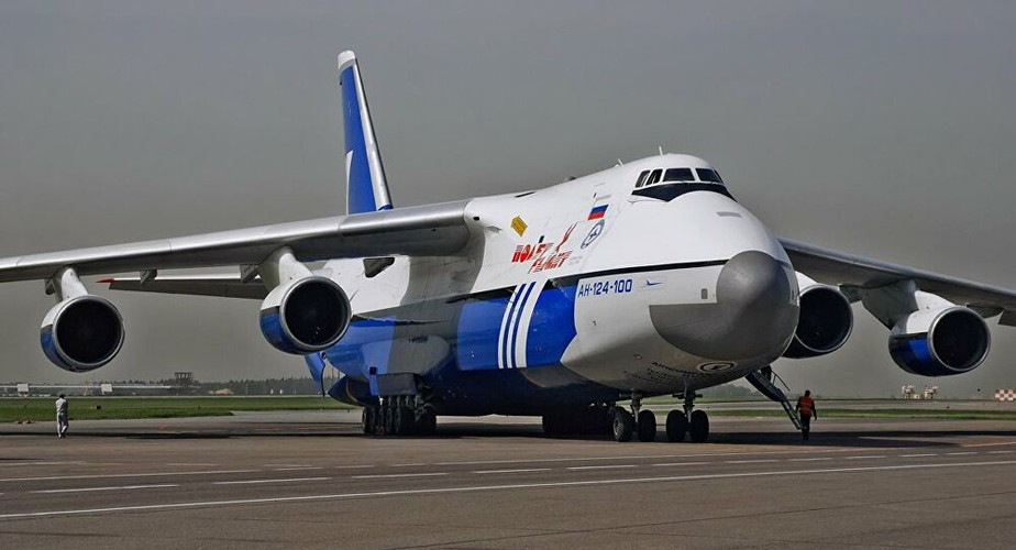 Sau khi Liên Xô tan rã, Ukraine chỉ có 5 chiếc An-124 còn Nga sở hữu 33 máy bay. Vào những năm 1990, ở đỉnh điểm của cuộc khủng hoảng, Nga nhận ra rằng họ không cần số lượng lớn An-124 như vậy, nên một nửa đã được đưa vào kho.