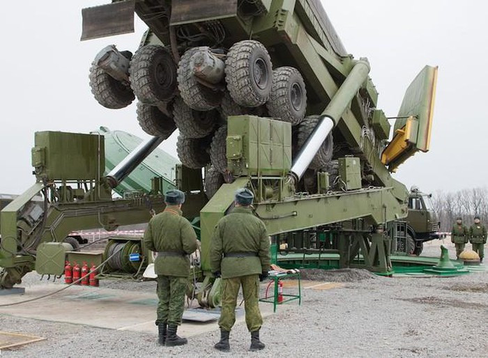 "Đến cuối năm 2022, Nga lên kế hoạch hoàn thành việc loại bỏ 18 tên lửa đạn đạo liên lục địa Topol-M, họ sẽ dành 170 triệu Ruble cho công việc này", tờ báo Moskovsky Komsomolets đăng tải dựa theo các tài liệu của Roscosmos trong cơ sở dữ liệu mua sắm nhà nước.