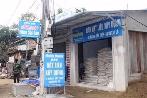 “6 tháng sau lúc anh cai nghiện thành công, anh không thể đứng dậy được vì nằm một chỗ quá lâu. Tôi phải dắt anh ra khỏi nhà. Bà con nhìn thấy vợ chồng tôi, mọi người đều khóc vì thương, vì mừng anh Khương đã cai nghiện được”, chị Phượng tâm sự. Sau nhiều năm nỗ lực, đến nay hai vợ chồng anh Khương đã dựng được căn nhà hai tầng khang trang. Cuộc sống gia đình luôn tràn ngập niềm vui, càng vui hơn nữa khi vợ chồng anh vừa chào đón đứa con thứ hai ra đời.