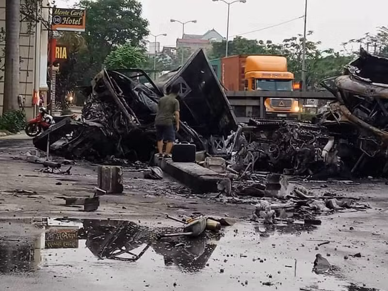 Hiện trường ám ảnh vụ tai nạn container.