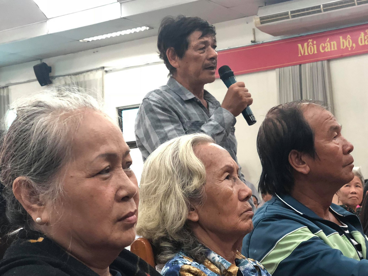 Người dân ai cũng muốn phát biểu nói lên sự bức xúc của mình xoay quanh dự án KĐT mới Thủ Thiêm.