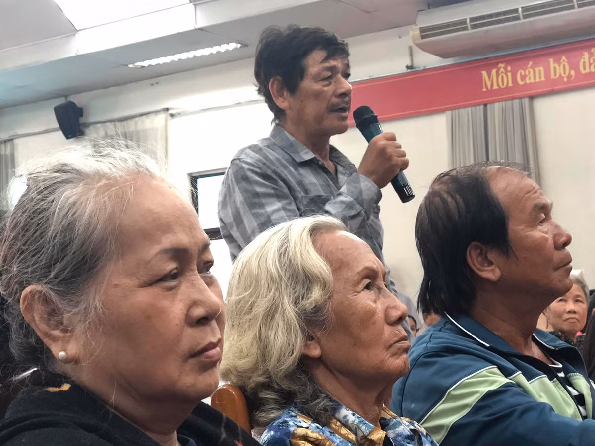 Người dân ai cũng muốn phát biểu nói lên sự bức xúc của mình xoay quanh dự án KĐT mới Thủ Thiêm.