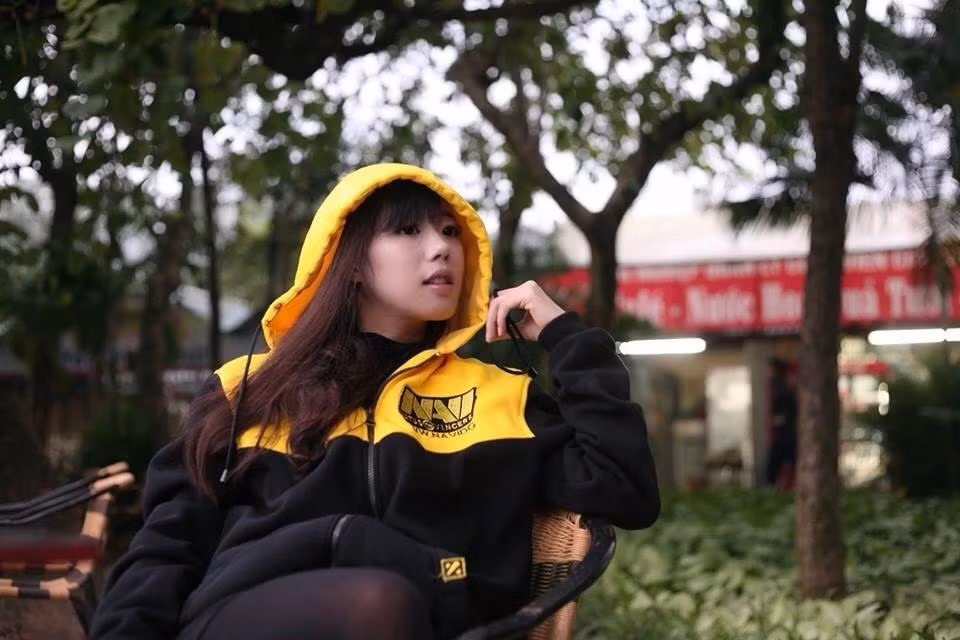 Trang Yumi tâm sự, nhiều người nghĩ chơi điện tử là không tốt và nhất là con gái như cô. Tuy nhiên, dota đã giúp cô bạn hoàn thiện khá về khả năng phản xạ và tư duy logic. Trò chơi còn giảm stress giúp Trang Yumi rất nhiều trong cuộc sống thường ngày. Ảnh: FBNV.