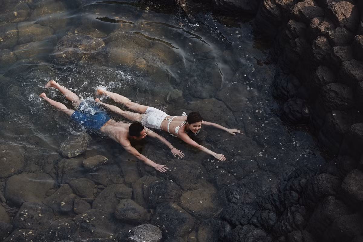 Với những ai là fan hâm mộ của bộ phim từng gây xôn xao một thời “Tôi thấy hoa vàng trên cỏ xanh”, chắc chắn sẽ cảm nhận được sự thân quen khi một lần nữa gặp lại bối cảnh tuyệt đẹp của tác phẩm điện ảnh nổi tiếng này.