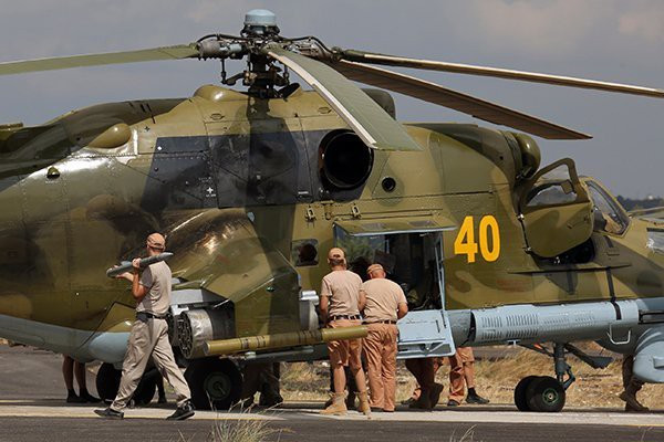 Ở các nước NATO, chiếc trực thăng được đặt tên là Hind vì lớp giáp dày, tốc độ cao và vũ khí mạnh mẽ, còn các phi công Liên Xô đã gọi Mi-24 là "Cá sấu".