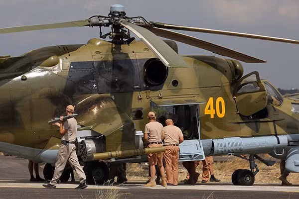 Ở các nước NATO, chiếc trực thăng được đặt tên là Hind vì lớp giáp dày, tốc độ cao và vũ khí mạnh mẽ, còn các phi công Liên Xô đã gọi Mi-24 là "Cá sấu".