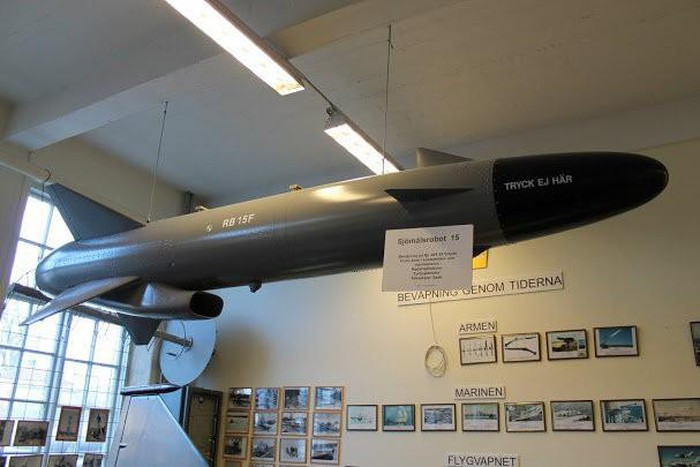 Được phát triển vào cuối những năm 1970, tên lửa hành trình chống hạm RBS-15 đã chính thức đi vào trong biên chế vào năm 1985.