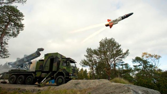 Để tăng cường khả năng phá hủy mục tiêu, nhà sản xuất quyết định trang bị cho RBS-15 Mk4 đầu đạn nổ phân mảnh nặng 200kg.