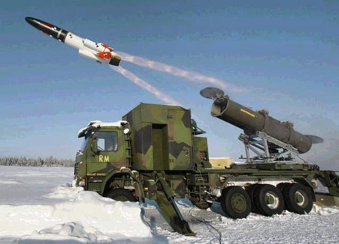 RBS-15 cũng là loại tên lửa khá linh hoạt khi có thể trang bị trên tàu chiến, máy bay chiến đấu cho tới các hệ thống mang phóng trên xe tải.