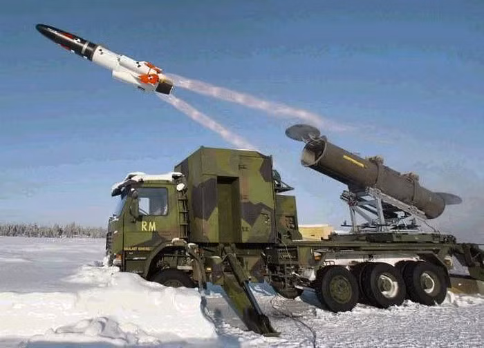 RBS-15 cũng là loại tên lửa khá linh hoạt khi có thể trang bị trên tàu chiến, máy bay chiến đấu cho tới các hệ thống mang phóng trên xe tải.