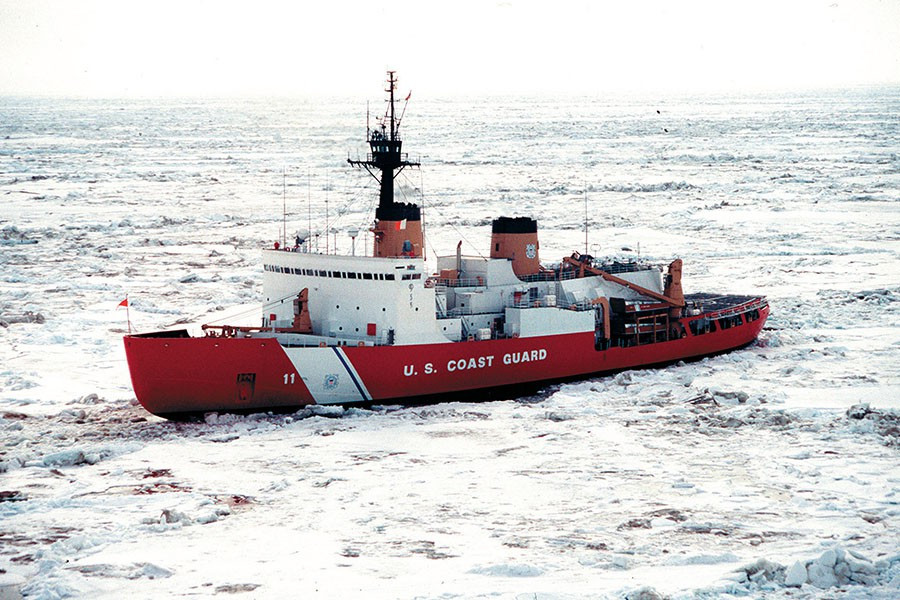 Healy - một tàu phá băng của Mỹ, gần đây đã bị hỏng trong một chuyến đi đến Bắc Cực. Tàu phá băng duy nhất khác của họ là Polar Star đã hơn 40 năm tuổi và đang gặp khó khăn mặc dù được bảo trì liên tục.