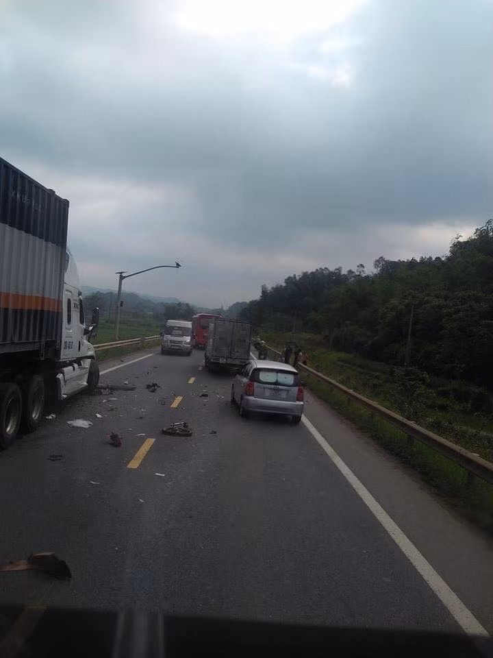 Ngay sau khi vụ việc xảy ra, cơ quan chức năng đã có mặt tại hiện trường, khám nghiệm và điều tra vụ tai nạn. 