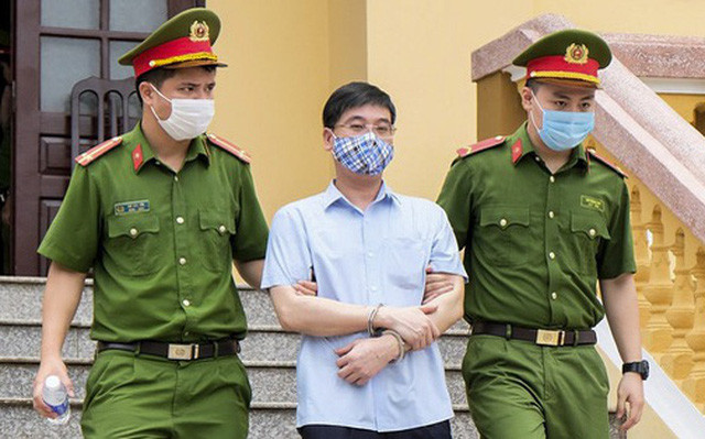 Gian lan thi cu o Hoa Binh: Cuu cong an bat ngo de nghi VKSND xin loi