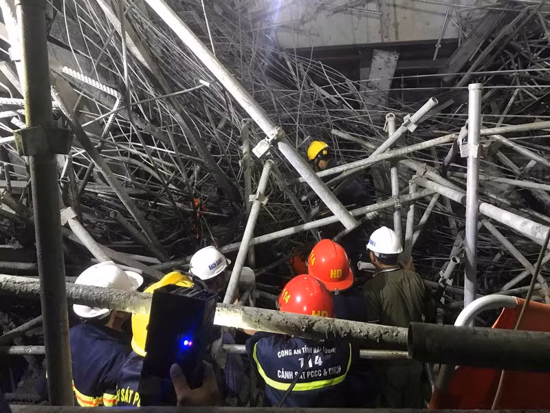 Sập giàn giáo tại công trường Trung tâm Văn hoá, 5 người bị thương: Khoảng 20h15 ngày 22/10/2019, sự cố sập một phần giàn giáo chống (50 m2/tổng số 4.400 m2) đã xảy ra tại công trường thi công Trung tâm văn hóa Xứ Đông, (phường Hải Tân, TP Hải Dương) làm 5 công nhân đang thi công bị nạn.