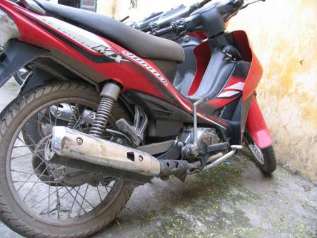 Chỉ vì tham trộm chiếc xe đạp để trước nhà dân tại số 54 đường Đặng Tất (Huế), Lợi “liều” bỏ lại xe máy của mình ở khu vực hiện trường. Sau khi mang xe đạp đi tiêu thụ xong, Lợi quay lại lấy xe máy thì bị công an mật phục bắt giữ.