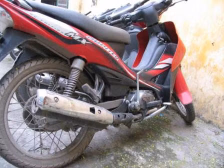 Chỉ vì tham trộm chiếc xe đạp để trước nhà dân tại số 54 đường Đặng Tất (Huế), Lợi “liều” bỏ lại xe máy của mình ở khu vực hiện trường. Sau khi mang xe đạp đi tiêu thụ xong, Lợi quay lại lấy xe máy thì bị công an mật phục bắt giữ.