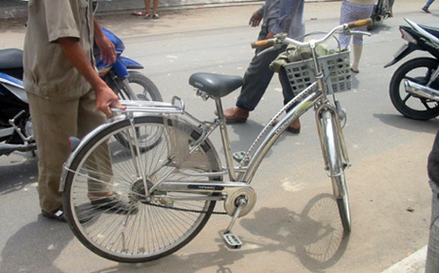  Ăn trộm xe đạp, bỏ quên xe máy tại hiện trường: Nguyễn Văn Lợi (trú đường Đặng Tất, phường An Hòa – Huế) khi đang đi xe máy trên đừơng thì thấy chiếc xe đạp để hớ hênh nên nảy sinh ý đồ ăn trộm.