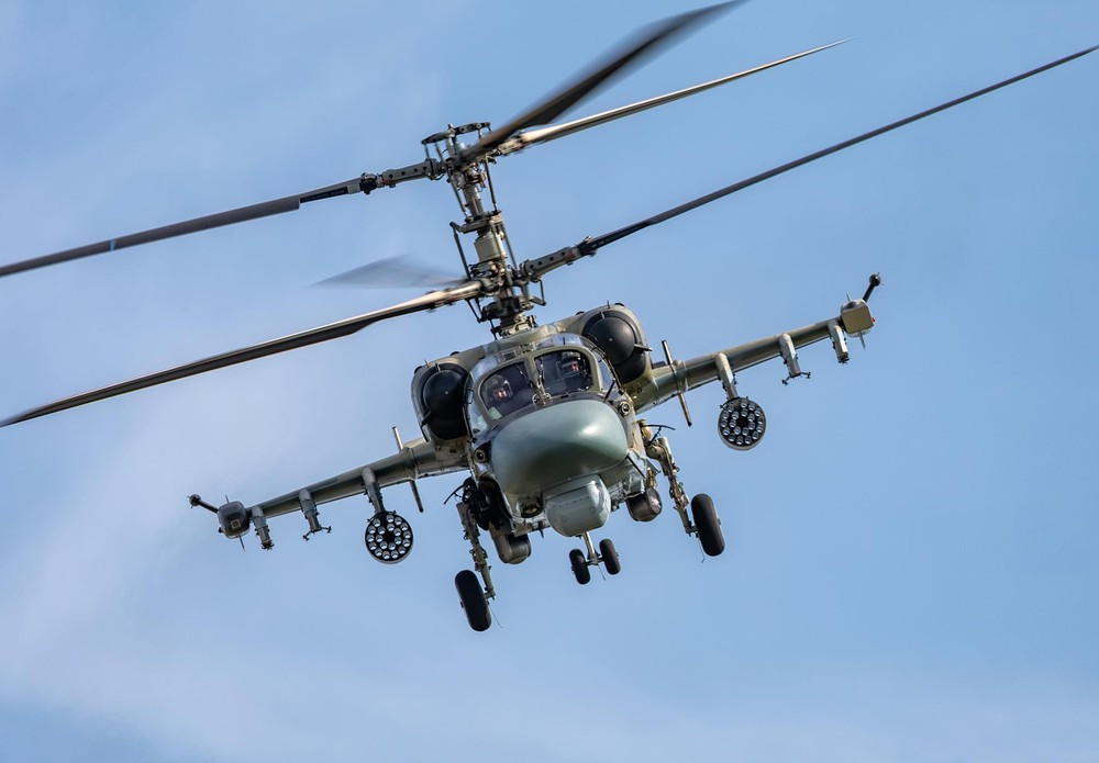 Khi tính đến tốc độ bay của chiếc máy bay không người lái này, trực thăng chiến đấu của Nga không thể đuổi theo và loại bỏ nó, mặc dù rõ ràng là lực lượng Không quân Nga đã nhận biết được sự xâm nhập của vật thể lạ.