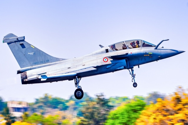 Yêu cầu trên đã được đưa ra trong chuyến thăm của Bộ trưởng Quốc phòng Ấn Độ Rajnath Singh tới Pháp để dự lễ tiếp nhận chính thức máy bay Rafale đầu tiên vào đầu tháng 10/2019. Theo ông Singh, Pháp đang cân nhắc đề nghị này.