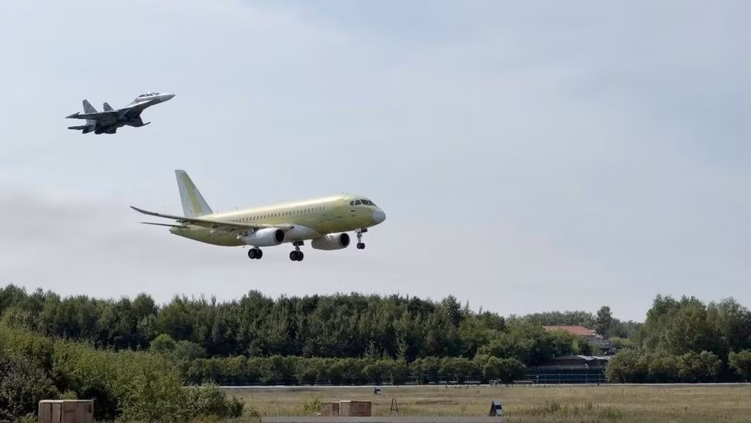 Những khó khăn bao gồm nhu cầu phát triển và chứng nhận hàng trăm thành phần mới, cũng như khôi phục năng lực sản xuất các hệ thống phức tạp như thiết bị điện tử hàng không và khung thân bằng vật liệu composite kim loại.