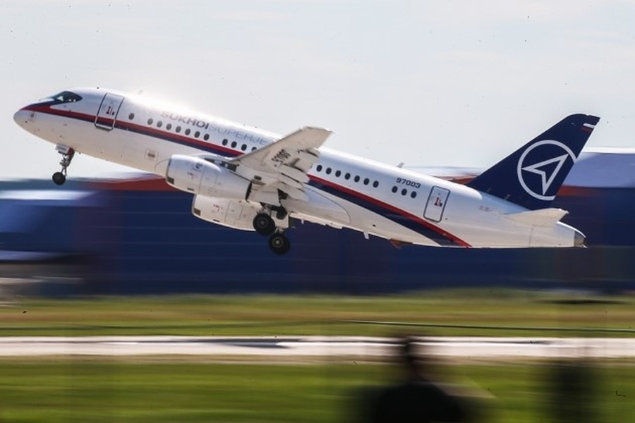Tập đoàn công nghệ nhà nước Rostec cho biết, máy bay chở khách Sukhoi Superjet 100 (SJ-100) tích hợp động cơ PD-8 nội địa đã hoàn thành chuyến bay thử nghiệm đầu tiên.