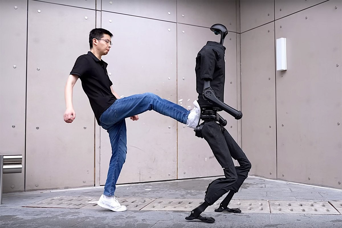 Điều này còn là một lo ngại lớn hơn khi Unitree cho biết tầm nhìn của họ là tạo ra những con robot hình người có thể thực hiện được tất cả những tác vụ khó. Quá trình đào tạo Unitree cũng sử dụng hàng loạt cách thức "tác động vật lý" để thử thách độ linh hoạt và độ cân bằng - một điểm rất gần với kungfu.