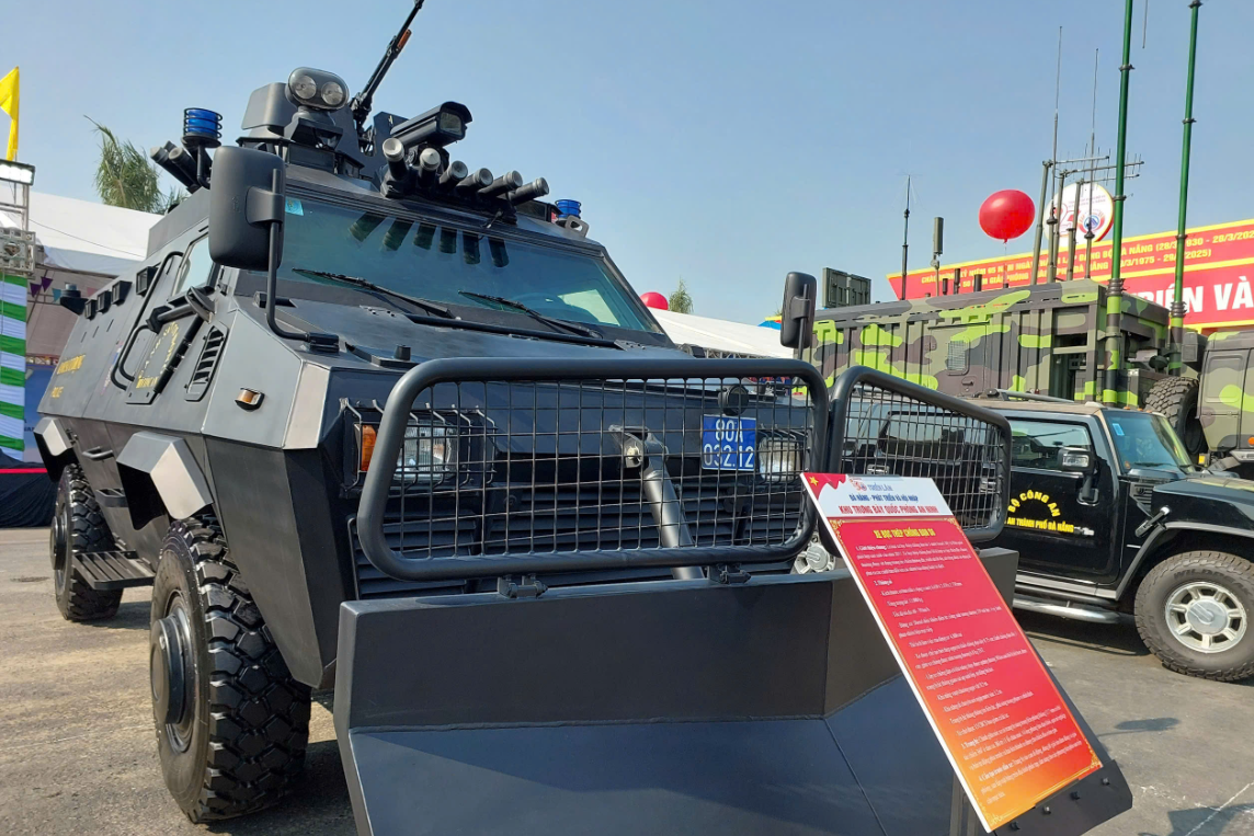 Việc dành một không gian lớn và trang trọng cho lĩnh vực quốc phòng - an ninh nhằm giới thiệu tiềm lực, sức mạnh quân sự, khả năng sẵn sàng chiến đấu của lực lượng vũ trang Đà Nẵng. 