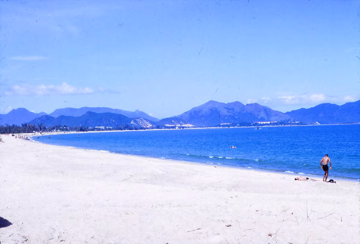 Bãi biển Nha Trang. Ảnh: Jack McCabe.