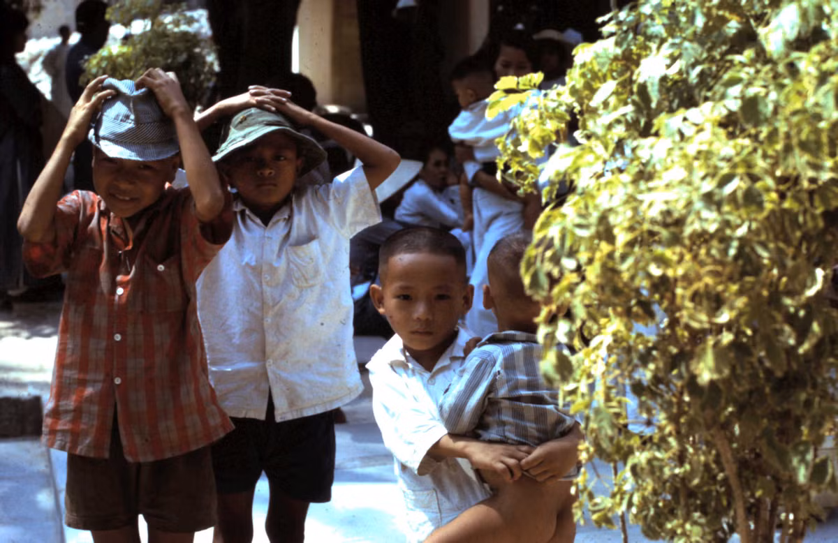 Trẻ em Nha Trang. Ảnh: Jack McCabe.
