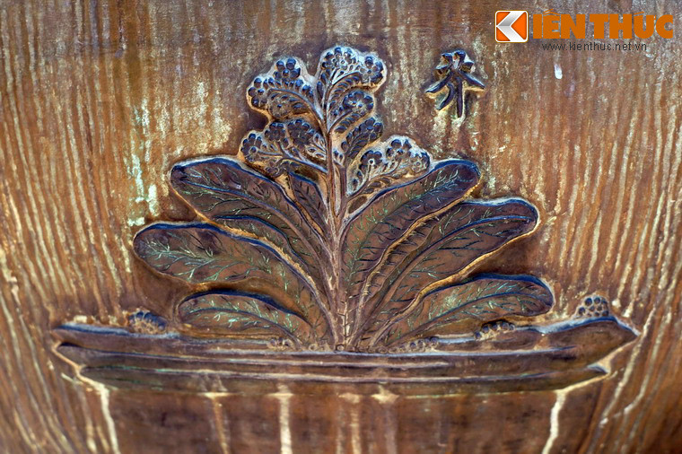 Ngoài ra, Nghị đỉnh còn có hình tượng "Giới" là cây rau cải, loài rau được trồng phổ biến, dùng để chế biến nhiều món ăn khác nhau. Món quan trọng nhất dùng rau cải làm nguyên liệu là dưa muối - món ăn được coi là "quốc hồn quốc túy" của người Việt.