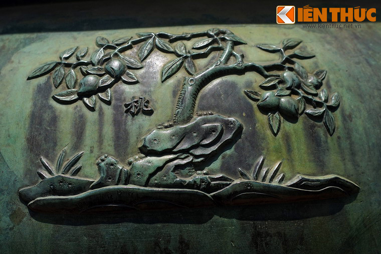 Thuần đỉnh, chiếc đỉnh thứ 6 có hình tượng "Đào", nghĩa là cây đào, loài cây vừa cho hoa đẹp vào mùa xuân, vừa cho quả ngon. Trong các truyền câu chuyện thần tiên xưa, đào là loại quả gắn với thiên giới, có khả năng đem lại sự trường sinh bất tử.