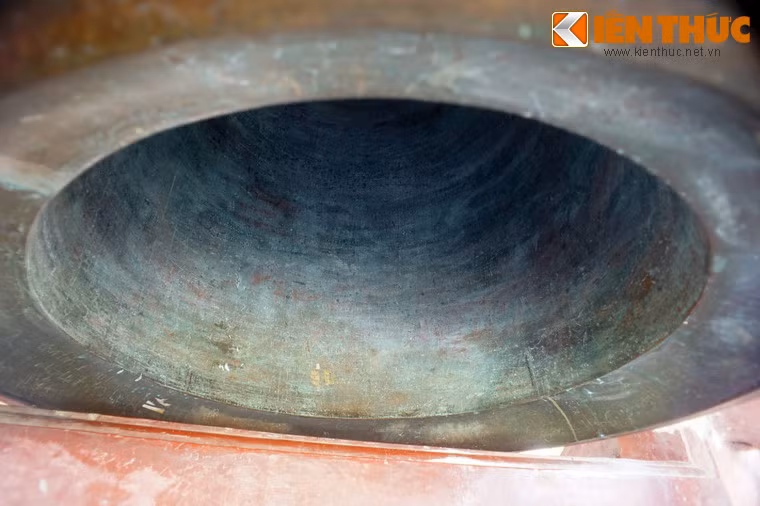 Miệng chuông có độ dày khoảng 10cm.